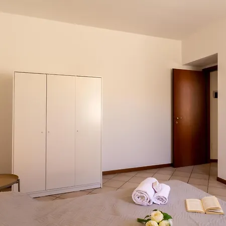Lauri House Lakeview & Shared Pool - Happy Apartment San Felice del Benaco
