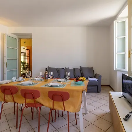 Lauri House Lakeview & Shared Pool - Happy Apartment