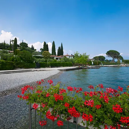 Lauri House Lakeview & Shared Pool - Happy Apartment San Felice del Benaco