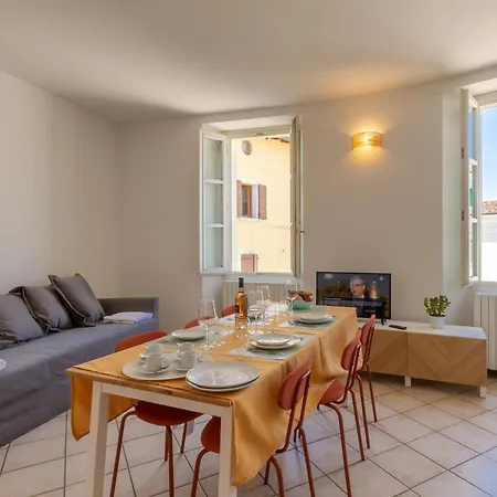 Lauri House Lakeview & Shared Pool - Happy San Felice del Benaco
