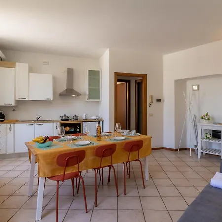 Lauri House Lakeview & Shared Pool - Happy * San Felice del Benaco