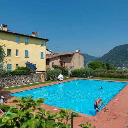 Lauri House Lakeview & Shared Pool - Happy Apartment San Felice del Benaco