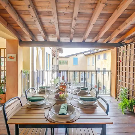 Apartment Lauri House Lakeview & Shared Pool - Happy *